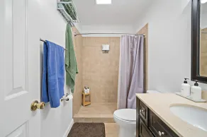 Comfortable & Spacious 5BD/3BA - Walk to State College HS and 5 min Uber to PSU - Image 5