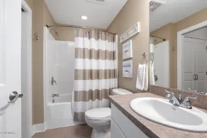 Gorgeous Condo in the heart of Grand Haven - Image 4