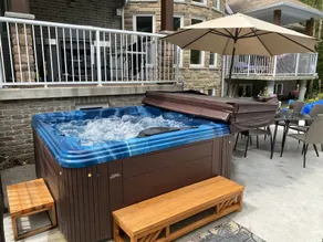 Luxury 7000 sq ft Lakefront Home with Hot Tub, Sauna, and Pool - Image 4
