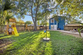 Seabrook 3BR Sleeps 10 w Backyard, Fire Pit Near Kemah - Image 4