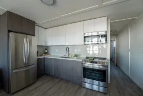 Suite 206: Beautiful 2-Bedroom Beachfront Suite - Image 4