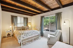 Warm and Cozy Mountain and Lake View Haven cottage - Image 4