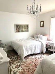 Adorable home with a huge back yard- minutes from Belews Lake. Cozy Hidden Gem - Image 3