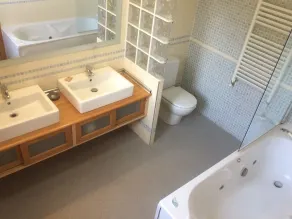Villa tranquila y espaciosa, ubicación conveniente, a 3 minutos a pie de todos los servicios. - Image 4