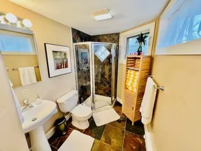 Luxury home in prime downtown location: views of the Rocky Mountains - Image 4