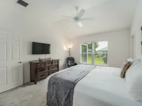 NEW AREA OF THE VILLAGES GOLF CART KING BED NICE AND COMFY  HOME BOOK NOW - Image 5