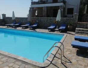 Όμορφο σπίτι με θέα θάλασσα και στην πισίνα - Image 4