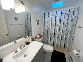 King Bed Suite retreat W/ indoor fireplace/Arcade - Image 5