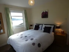 Lochside with beach access uninterrupted views of spectacular Highland Mountains - Image 2