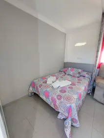 Studio \"Lola\", avec vue sur les montagnes, terrasse privée, climatisation et Wi-Fi. - Image 5