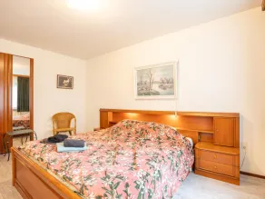 Spacious Holiday Home in Nieuwkuijk with Terrace - Image 5