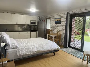 Laze-away Studio on Acreage - Image 4
