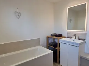 5 bedroom accommodation in Somerton - Image 5