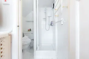 Comfortable  studio  near transport/tube on a quiet road. - Image 3