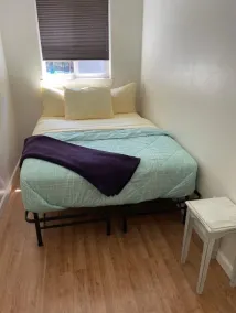 Quiet 2 Bedroom House - Image 4