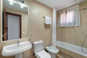 Appartement de vacances \"Apartamento Los Geranios\" avec piscine partagée, terrasse privée et Wi-Fi. - Image 2