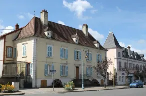 Charming family manor house in the heart of Southern Burgundy - Image 3