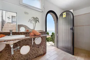 Holiday Home \"Torre 4\" with Sea View, Terrace & Wi-Fi - Image 4
