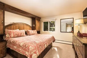 Fifth Avenue Unit 205 Spacious 1 BR + Loft with Air Conditioning. Close to Ski Slopes! - Image 4