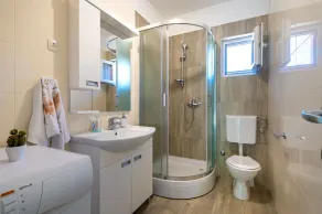 House MM - Image 2