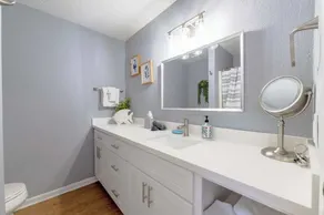 2-bedroom condo on Galveston Seawall. Steps to the beach  - Image 3