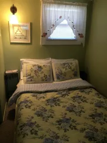 The Wildflower - Wooded Seneca Lake View Hideaway - Walk to Winery & Brewery - Hot Tub - Pets OK - Image 5