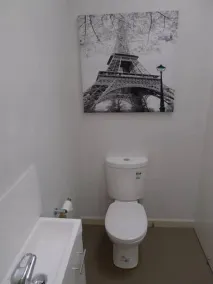 BEACH POINT COTTAGE, Pet Friendly, Walk to the Beach and Free WIFI - Image 4