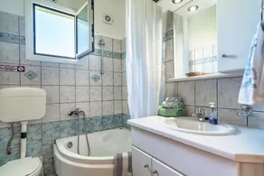 Apartment 'Makis Katelios' with Balcony, Wi-Fi and Air Conditioning - Image 3