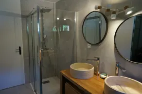 VILLA OSSATURE NY TRÆ MED SVØMBAD I boligområde - Image 3
