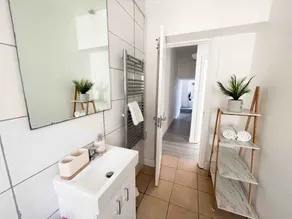 2BR Brighton City Escape | Sleeps 6 + FREE Parking - Image 5