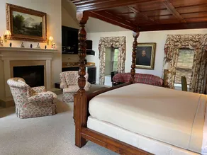 Exceptional Spacious Room w/Gas Fireplace, Sitting Room, Marble Bathroom, Spa - Image 5