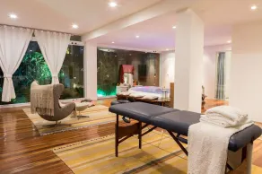 Deluxe double suite with walk-in closet - Image 3