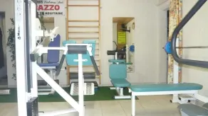 Piccola casa su 5 ettari di proprietà, piscina, sauna, palestra, cavalli, asino - Image 3