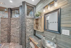 Lakeside Retreat With Hot Tub & Game Room 3 Bedroom Home - Image 4