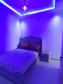 Apartamento arrumado e calmo, equipado com Wi-Fi perto do aeroporto e do oceano - Image 2