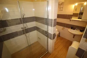 Holiday apartment with air conditioning, dishwasher and Wifi - Image 5