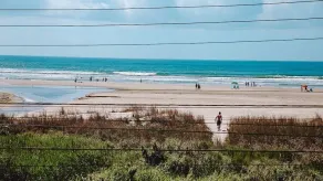 Apto Pé na Areia com Piscina Privativa - Image 4