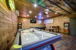 riverfront with pool, game room, hot tub and kayaks- sleeps 10 - Image 3