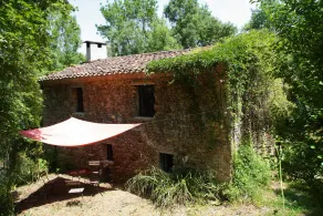 OVERHANGING A RIVER, SHEPHERD'S HOUSE, AUTHENTIC, FAMILY-FRIENDLY, WIFI - Image 4