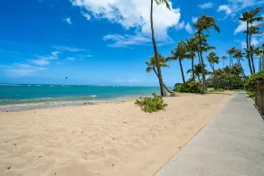 Right on the beach near Diamond Head and 4 miles from Waikiki! - Image 3