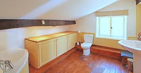 Character cottage, large garden and swimming pool, tranquility guaranteed - Image 2