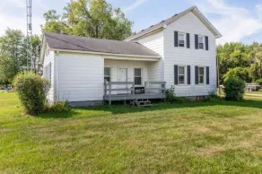 Newly-renovated 3-bedroom GetAway on a 40-acre Park, Beach & Lake - Image 4