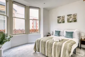 Stunning 2 Bed by the City Centre & Bute Park - Image 5