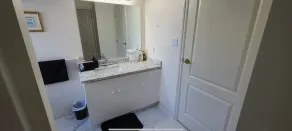 Walk to beach, shopping. Private room with bathroom, close to shopping, hiking - Image 3