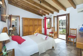 Owl Booking Villa Tarongers - Stay For Couples - Image 4