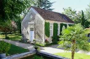 2 person house with heated pool in Martel (Lot - Dordogne), France - Image 5