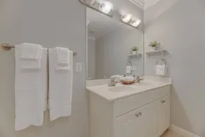 Town Center Executive Condo - Image 5