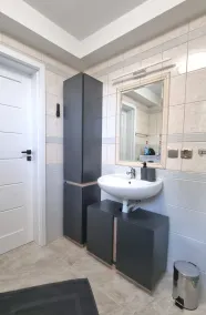 Apartment with lake view - Image 4
