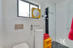 Lovely apartment with huge sunny garden in the heart of Yarraville Village. - Image 2