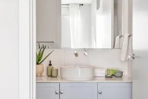Hamptons-inspired Waterfront Living on Moana Beach - Image 3